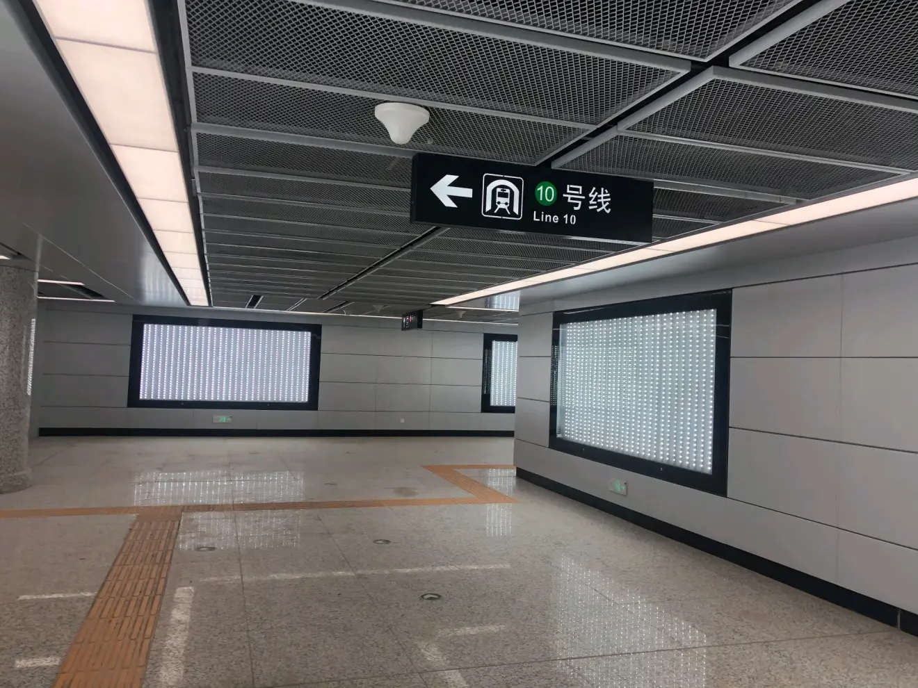 沈阳地铁十号线50台格力商用风冷模块机组采购安装实施工程