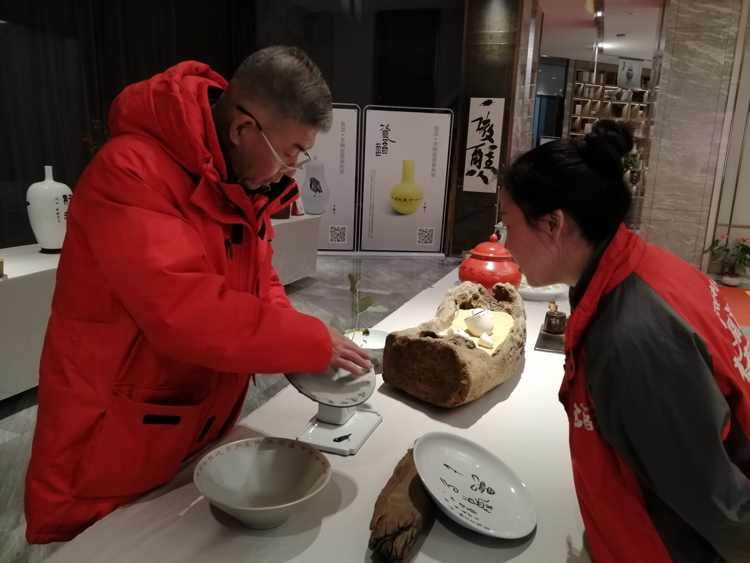 李晖老师为格力家用中央空调讲解瓷器工艺